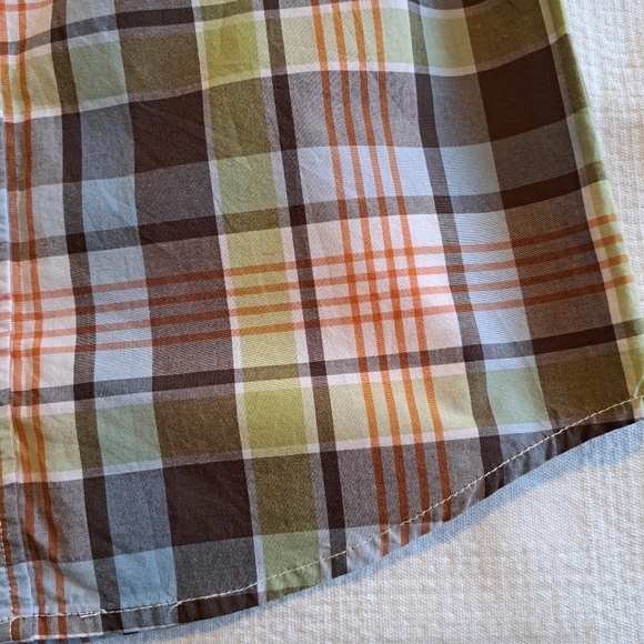 Gymboree boys size 7/8 or Medium button down plaid shirt - Picture 2 of 4